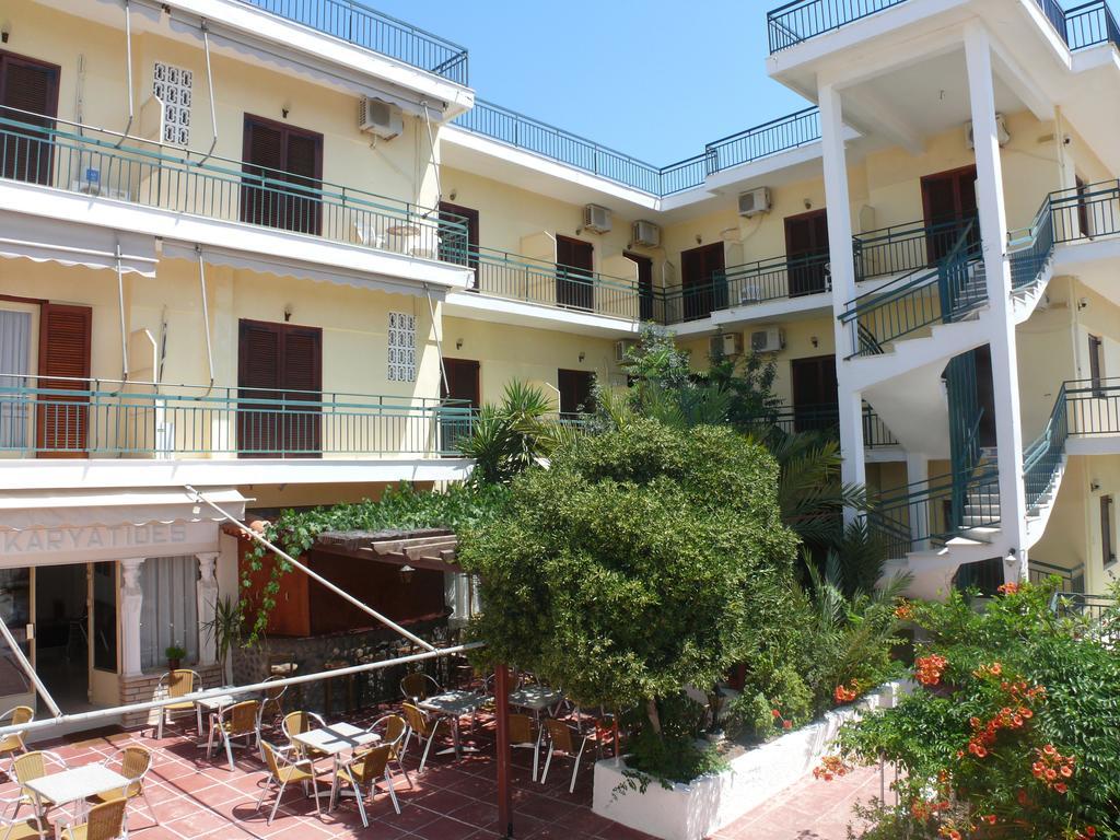 Hotel Karyatides Agia Marina  Exteriér fotografie