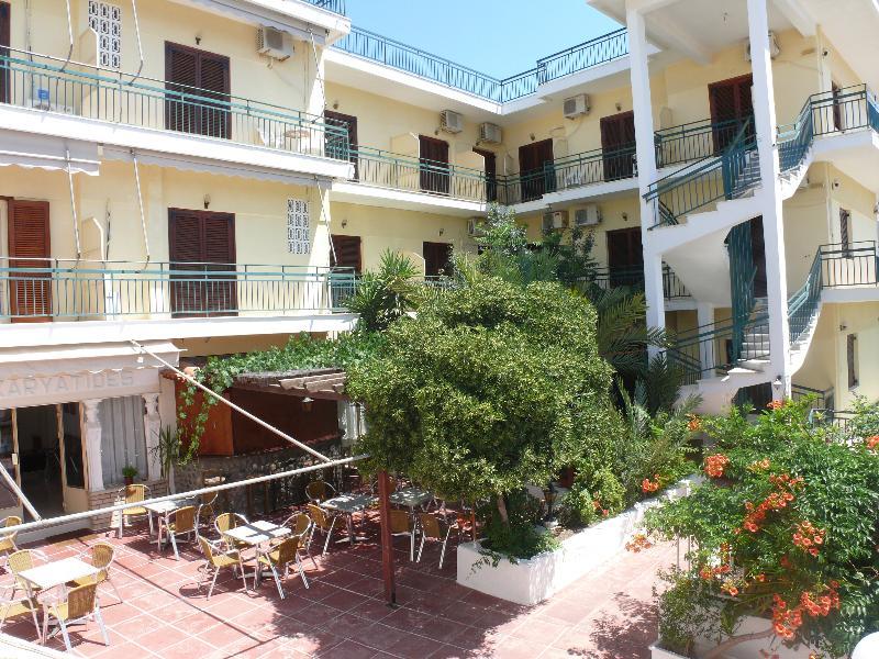 Hotel Karyatides Agia Marina  Exteriér fotografie