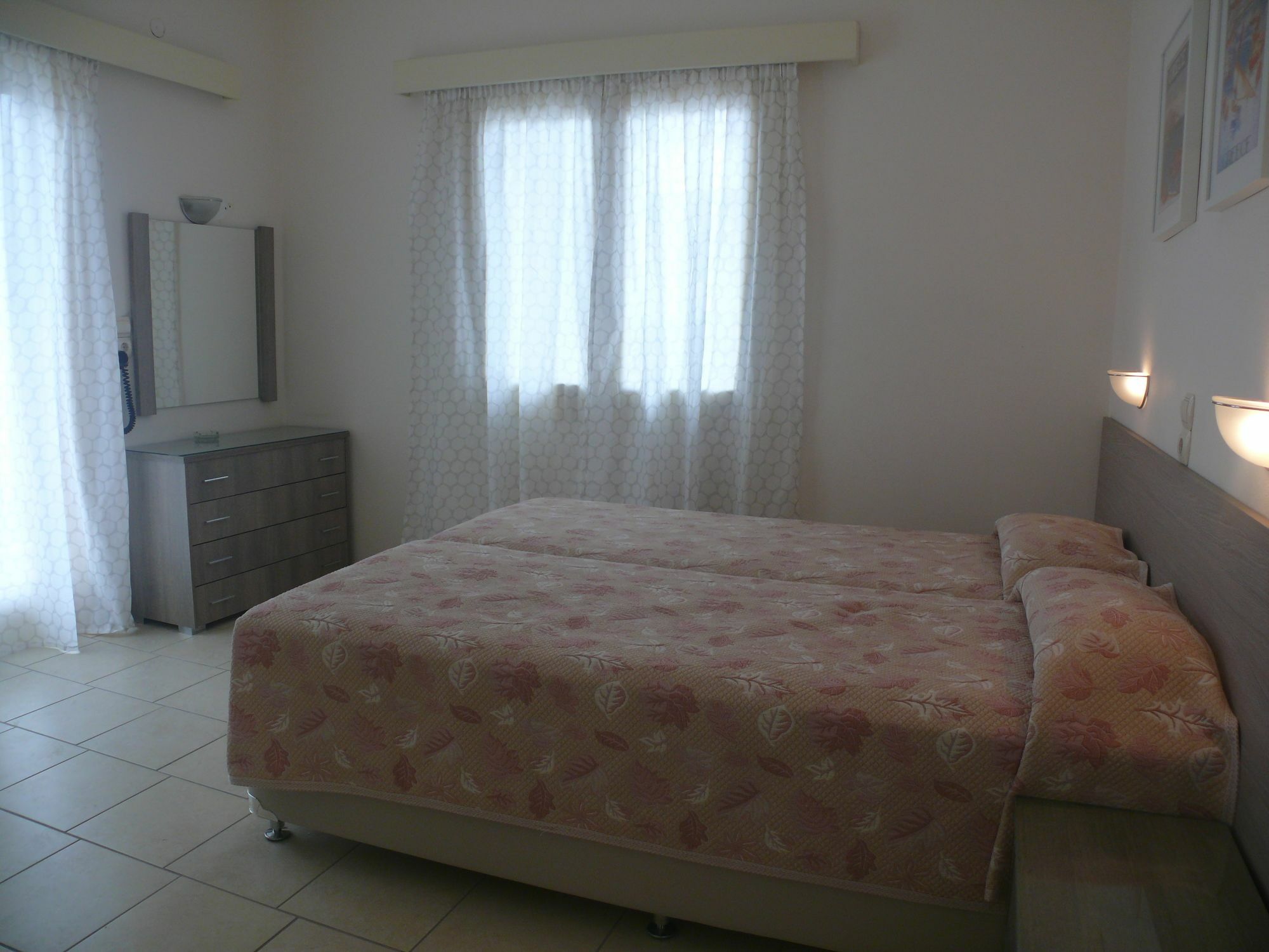 Hotel Karyatides Agia Marina  Exteriér fotografie