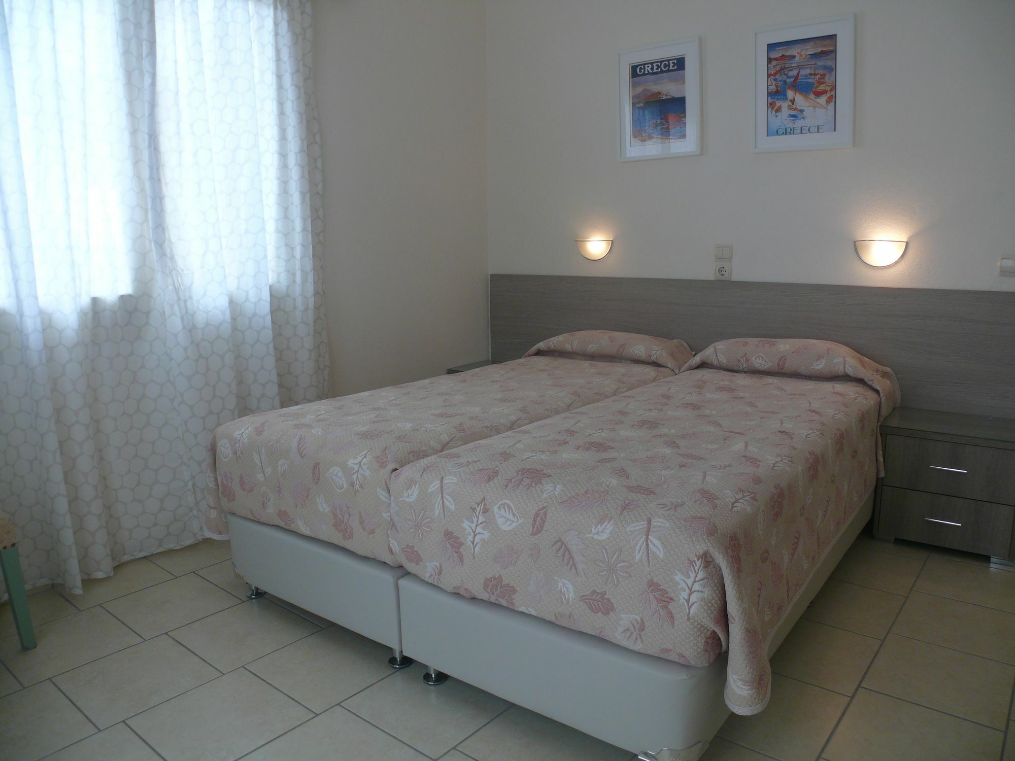 Hotel Karyatides Agia Marina  Exteriér fotografie