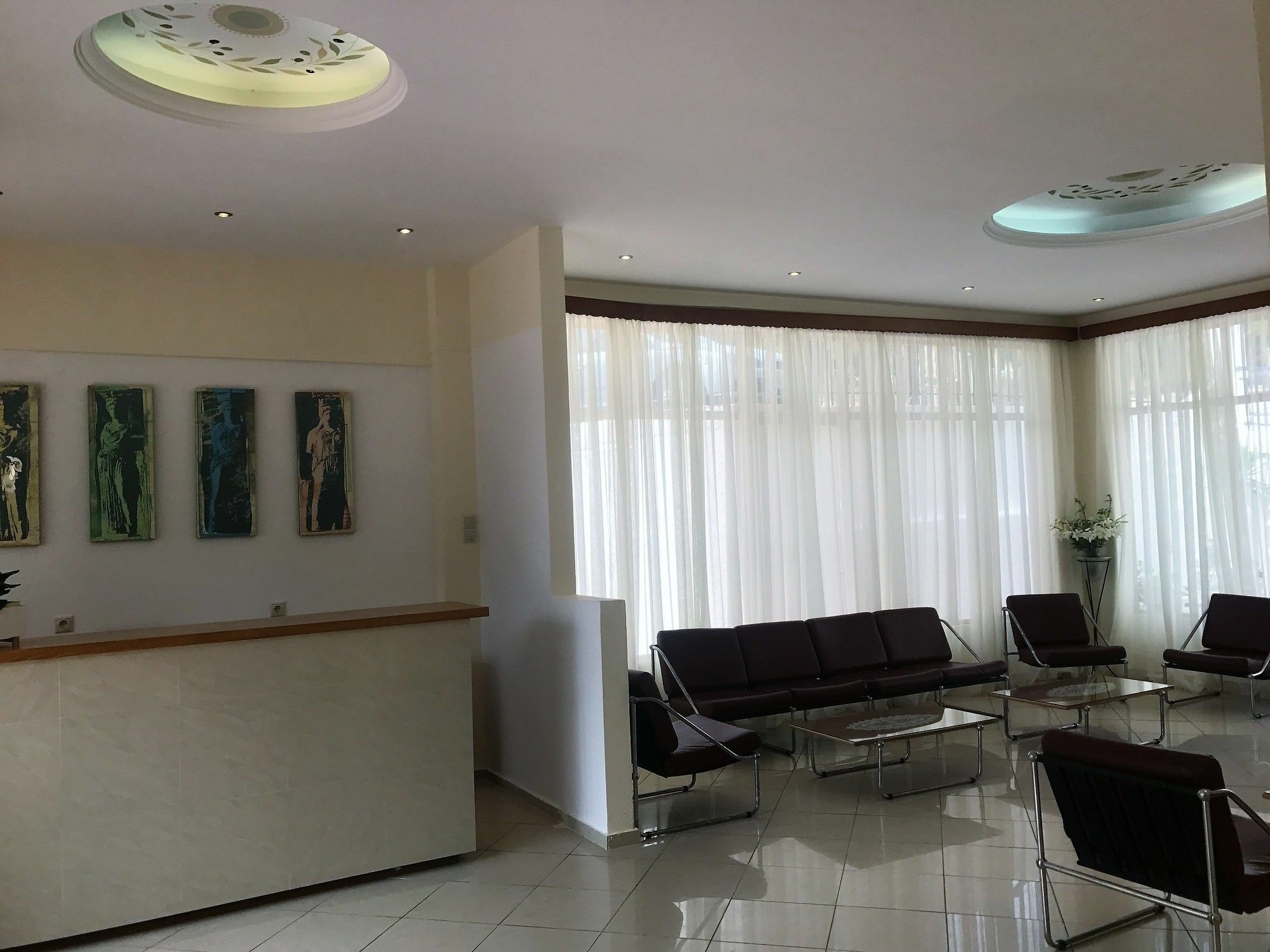 Hotel Karyatides Agia Marina  Exteriér fotografie