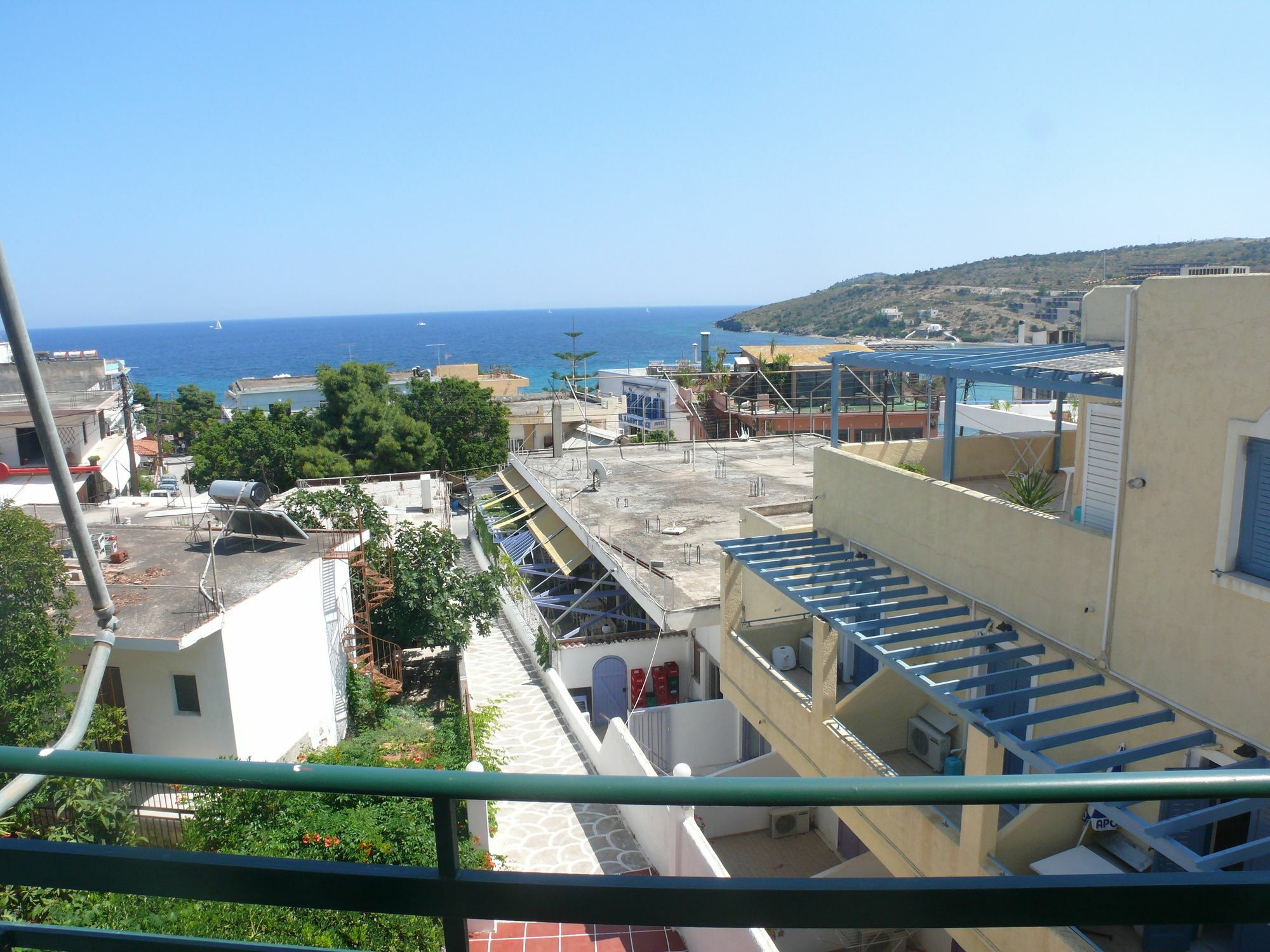Hotel Karyatides Agia Marina  Exteriér fotografie