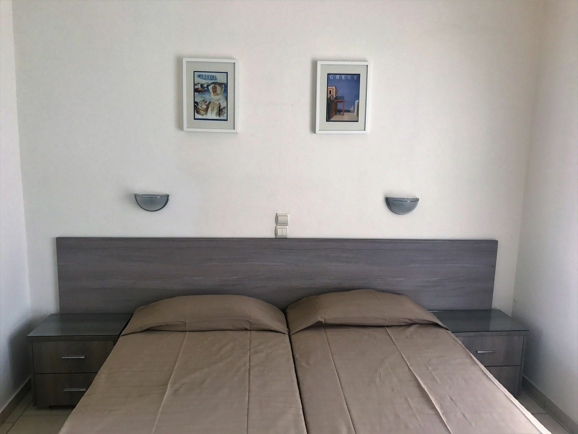 Hotel Karyatides Agia Marina  Exteriér fotografie